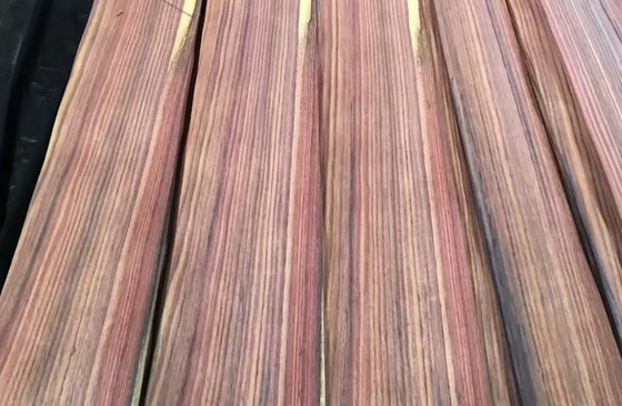 comprare Quarter Slicing Flat Cut Natural Wood Veneer Sonokeling 8-40cm di larghezza online manufacture